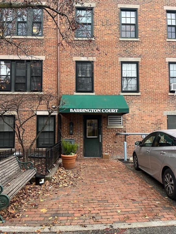 Building Photo - 988 Memorial Dr