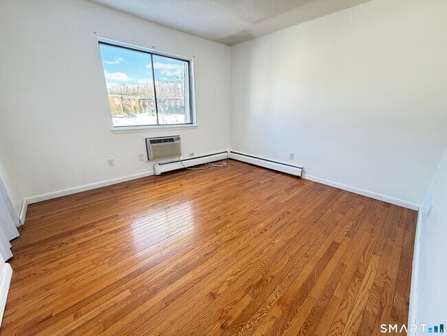 Building Photo - 148 High Path Rd