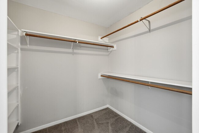 Building Photo - 2 River Creek Way
