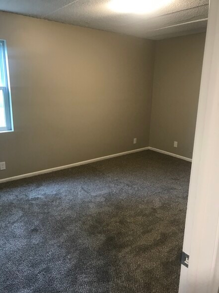 Carpeted bedrooms - 2339 Nebraska St