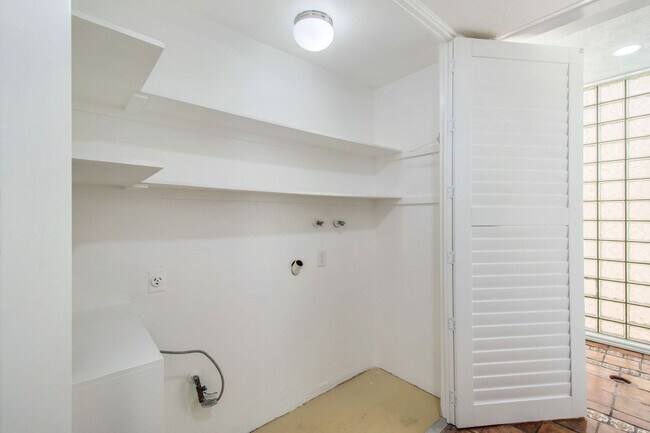 Building Photo - Stunning Ocean Front Oasis! 3 bedroom 2 bath condo with private steps to beach!