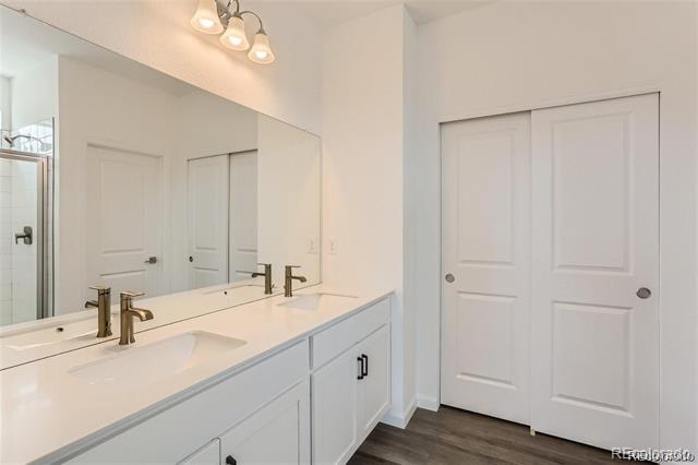 Building Photo - 170 S Vandriver Wy