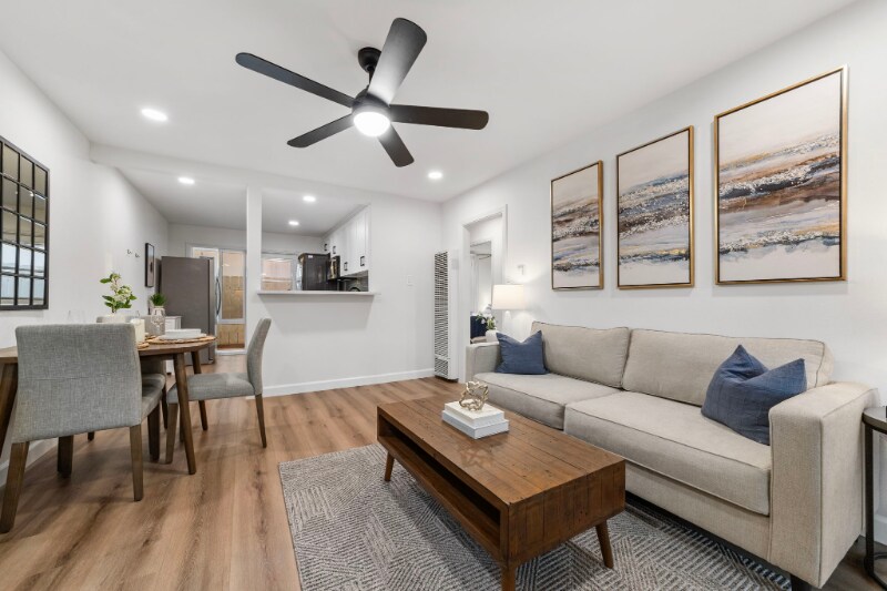 Building Photo - 4440 Clairemont Dr