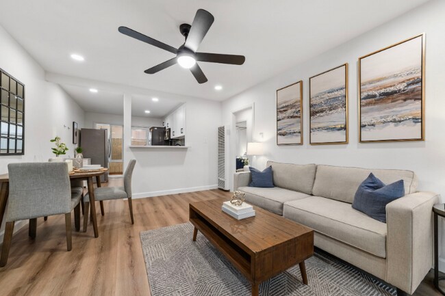 Building Photo - 4442 Clairemont Dr