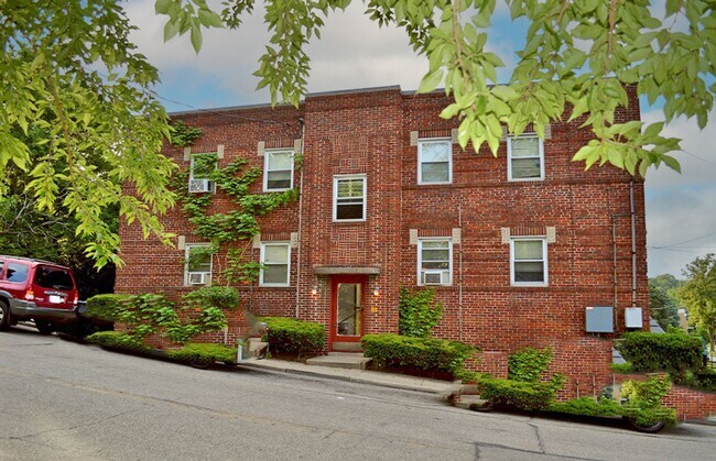 Building Photo - 960 Ludlow Ave