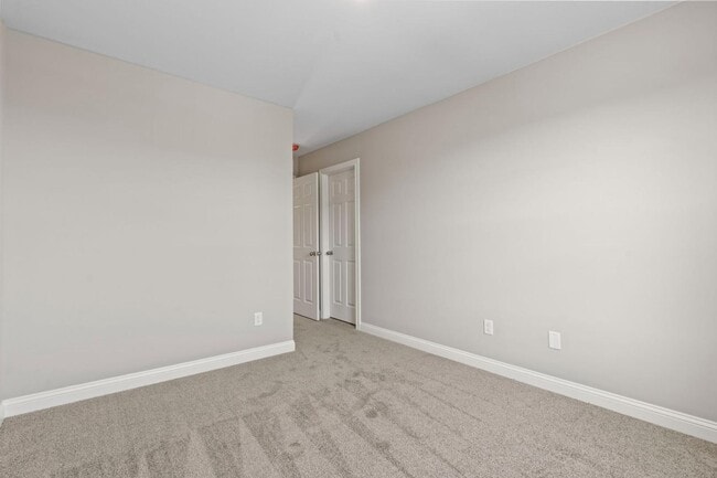 Building Photo - 905 Camden Ct