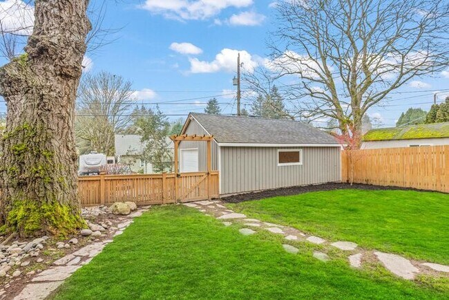 Building Photo - Charming Cottage in West Seattle's Highly ...