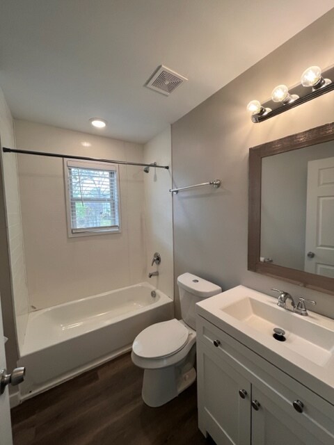 Building Photo - 324 Adams St