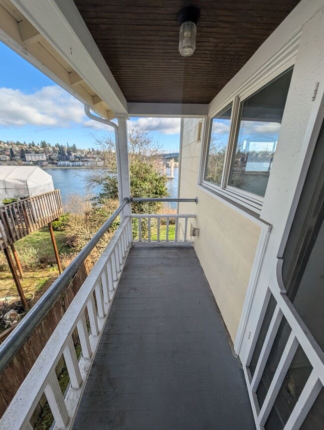 Building Photo - 3 Bedroom Bremerton Charmer with Stunning ...