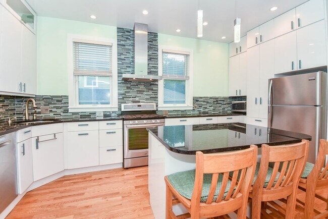 Building Photo - 86 Edwards St