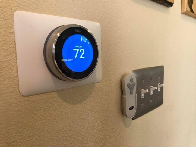 Building Photo - 6000 S Congress Ave