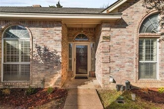 Building Photo - 629 N Parks Dr