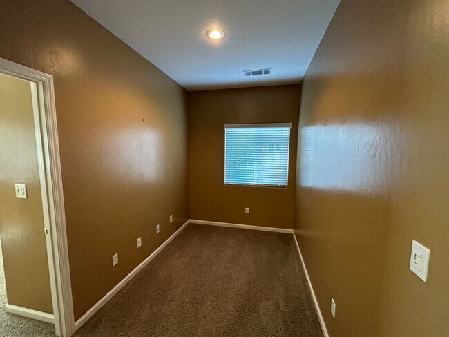 Building Photo - Beautiful 3 Bedroom/2 Bathroom + Office in...