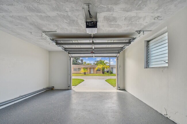 Building Photo - 3525 Umber Rd