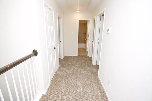 Building Photo - 12039 Clifton Oaks Dr