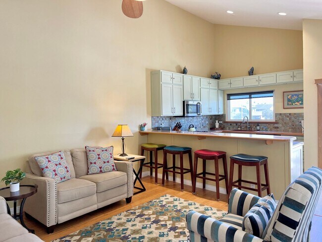 Building Photo - FULLY FURNISHED | Hollywood Beach | Oxnard | 3Bed + 2Bath