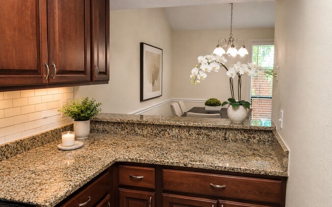 Building Photo - Fabulous  2/2 Condo @ Winter Park x  Rent Next to Full Sail.