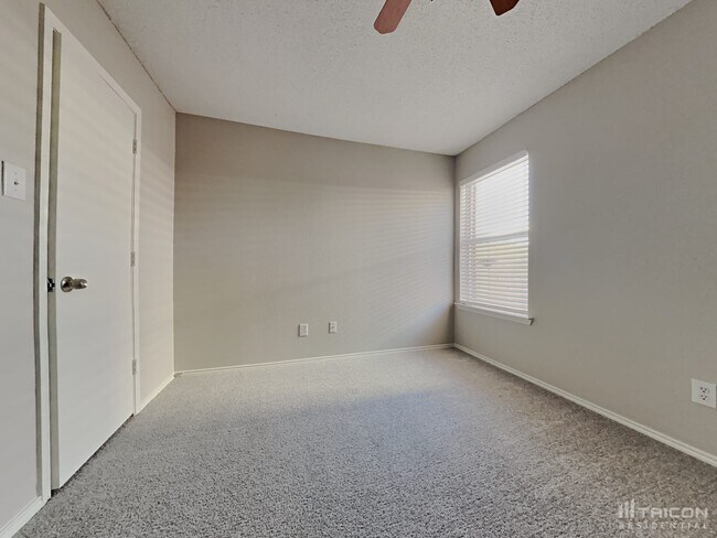 Building Photo - 2637 Ensenada Ln