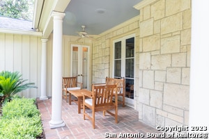 Building Photo - 140 W Fair Oaks Pl