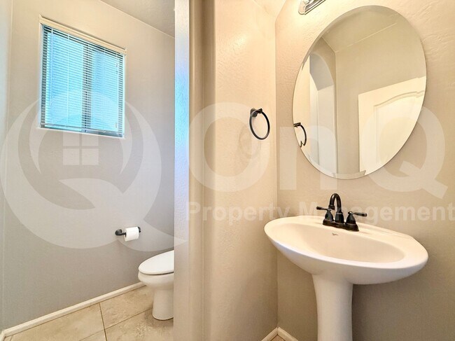 Building Photo - 4413 E Odessa Dr