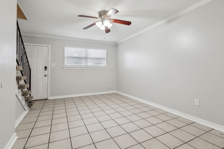 Building Photo - 904 St Julien Dr