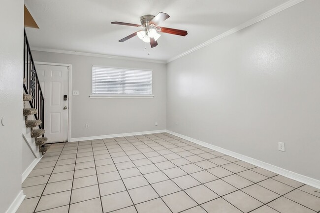 Building Photo - 904 St Julien Dr