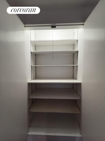 Building Photo - 4 Willow Pl