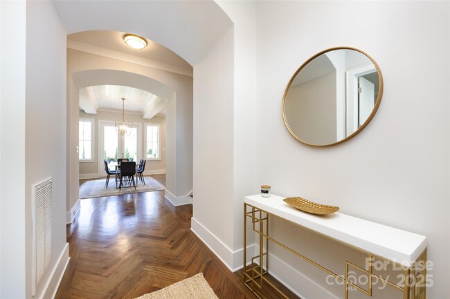 Building Photo - 1012 Rockway Dr