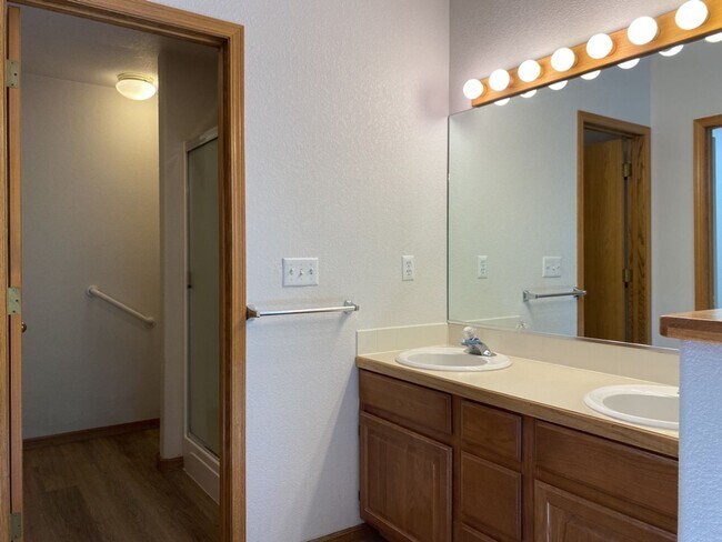 Building Photo - 2325 Northbrook Dr