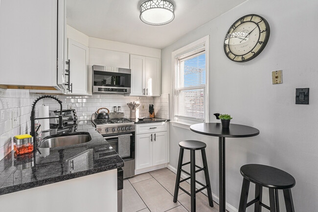 Building Photo - 145 Isabel Ave