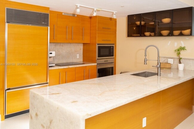 Building Photo - 465 Brickell Ave