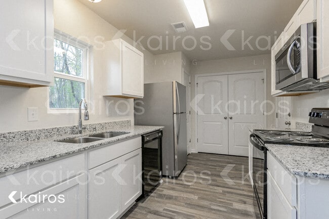 Building Photo - 945 Clayton Ct