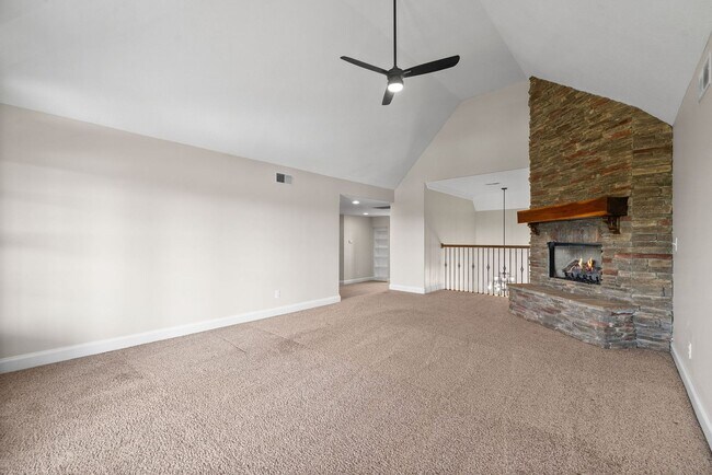Building Photo - Pet Friendly Four Bedroom off Exit 8!