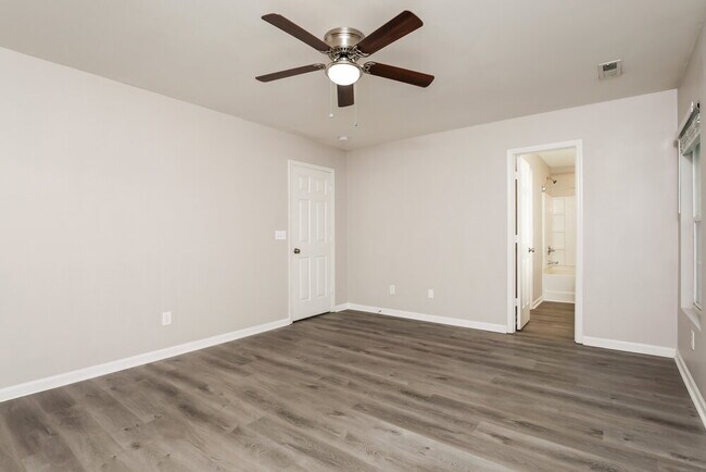 Building Photo - 5200 Tant Cir