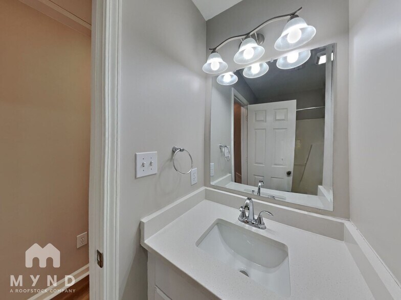 Building Photo - 5400 Alafia Ct