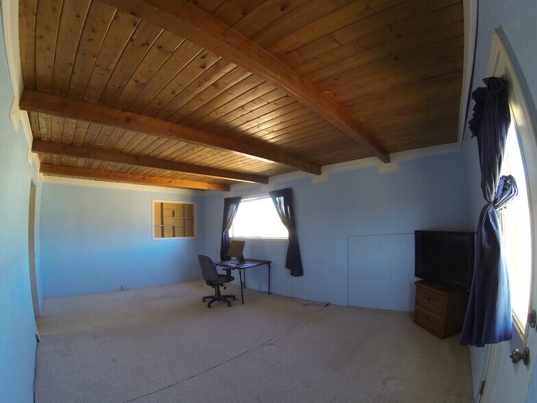 Building Photo - 2395 Jade Ave