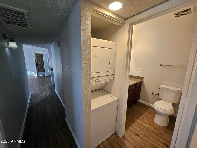 Building Photo - 424 W Brown Rd