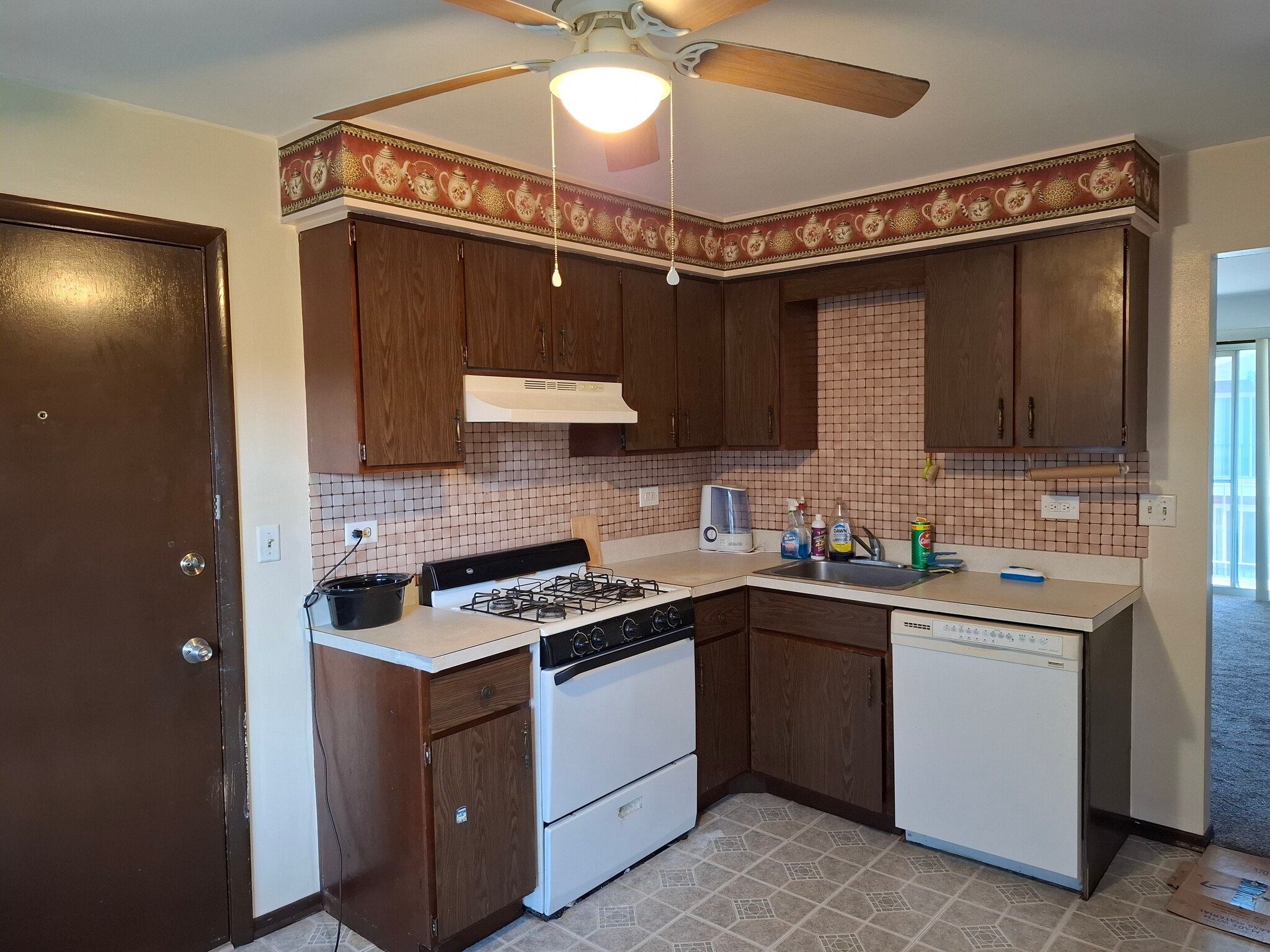 Building Photo - 15240 El Cameno Ter