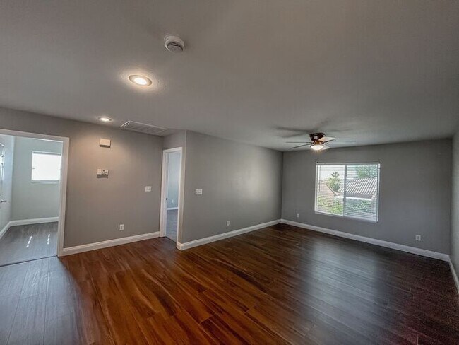 Building Photo - Stunning 5-Bedroom Home in Gated Community...