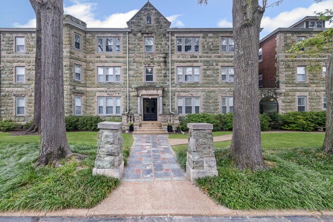 Building Photo - 1116 Poplar Ave