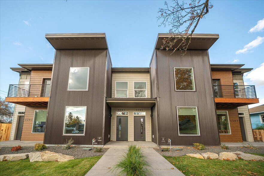 Building Photo - 3203 E 30th Ave