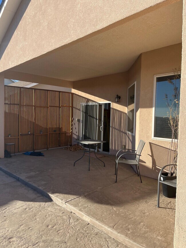 Building Photo - 1504 Reynosa Loop SE