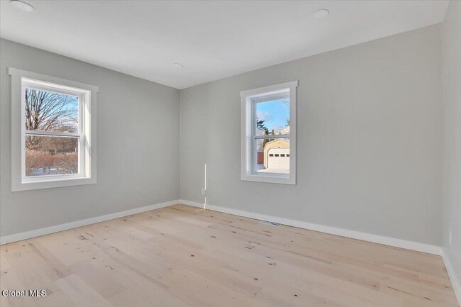 Building Photo - 257 W Circular St