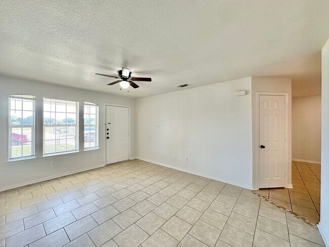 Building Photo - 2608 Seabiscuit Dr