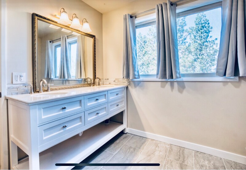 Building Photo - 3720 W Grandview Ave