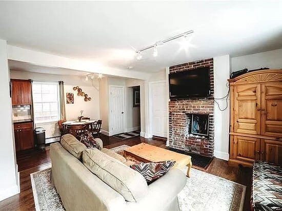 Building Photo - 12 Callender Ave