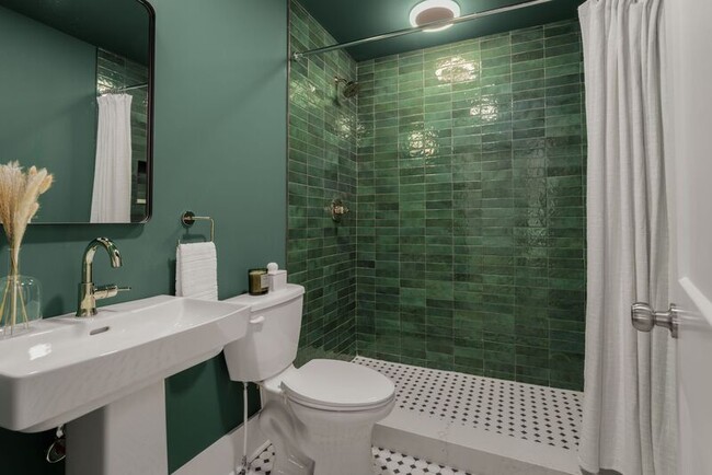 Building Photo - 1326 Ardee Ave