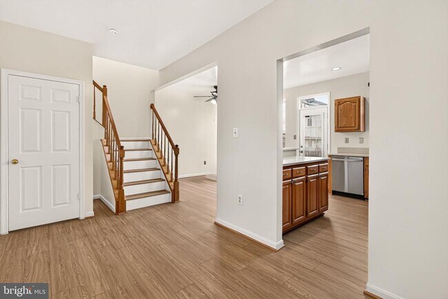 Building Photo - 14637 Stream Pond Dr