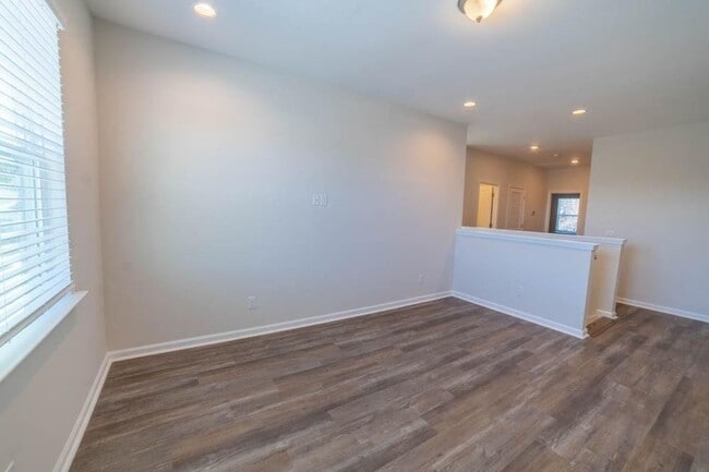 Building Photo - 131 Lower Creek Dr