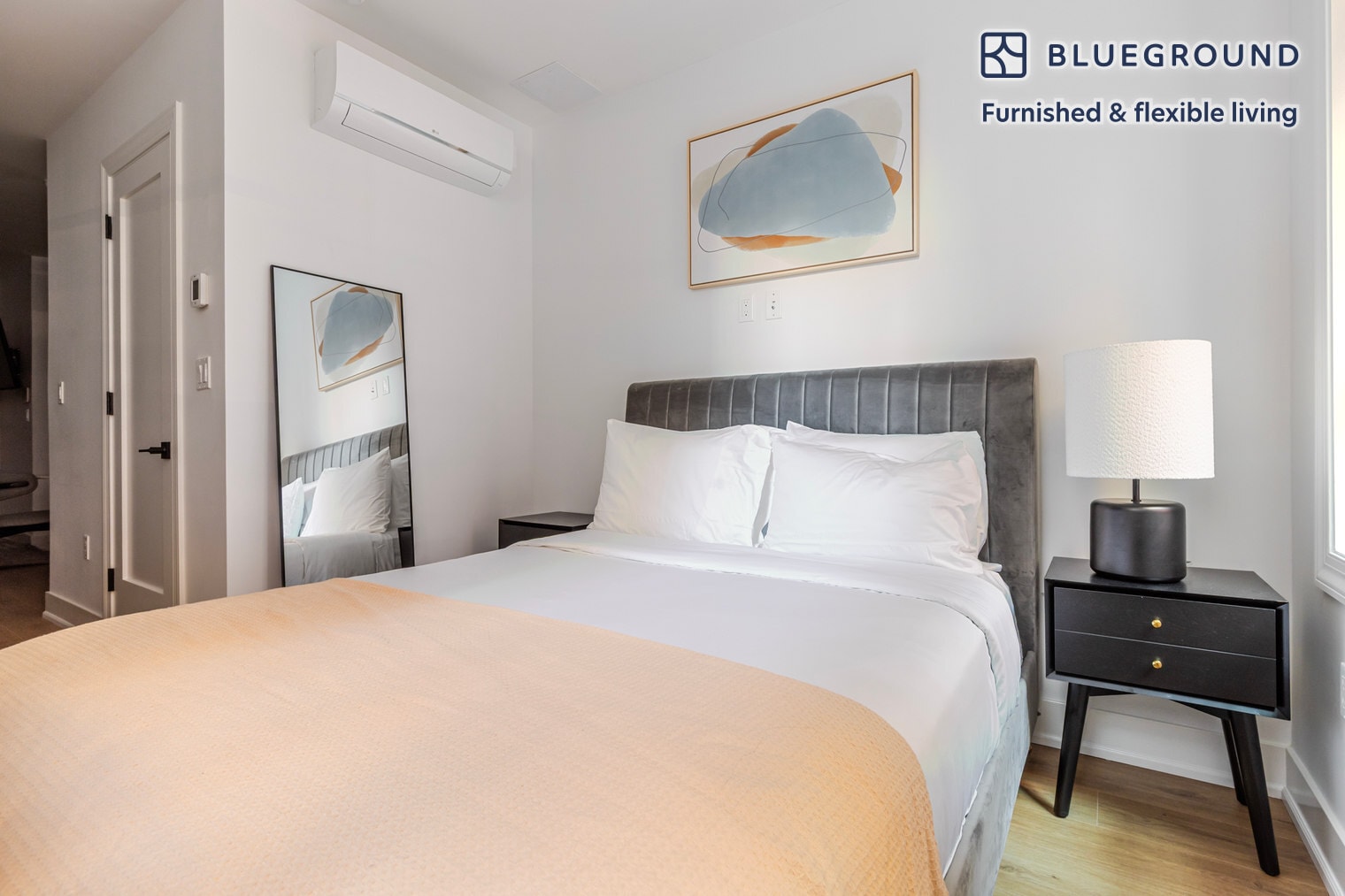 Building Photo - 307 W 39th St